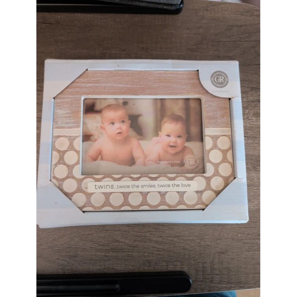 NIB GR Studio Twins Picture Frame 4x6 Twice the Smiles Wood Grain 8.5x7.5